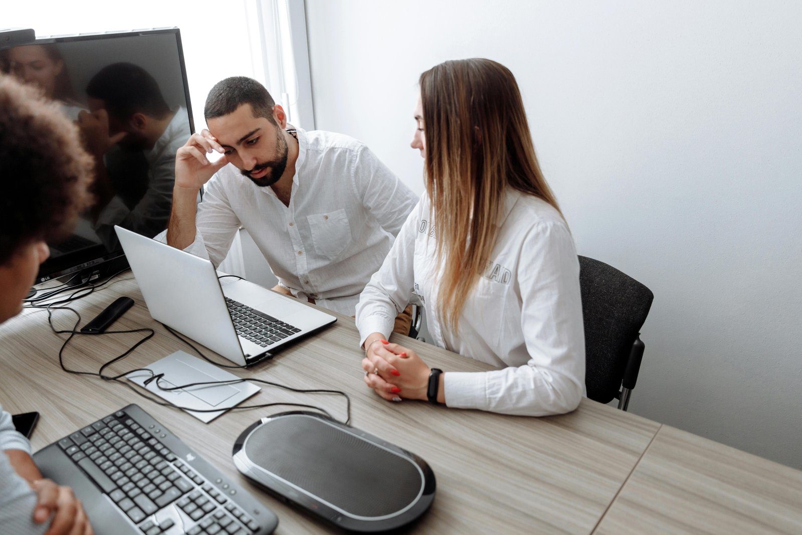 Réunion d’équipe autour d’un brief